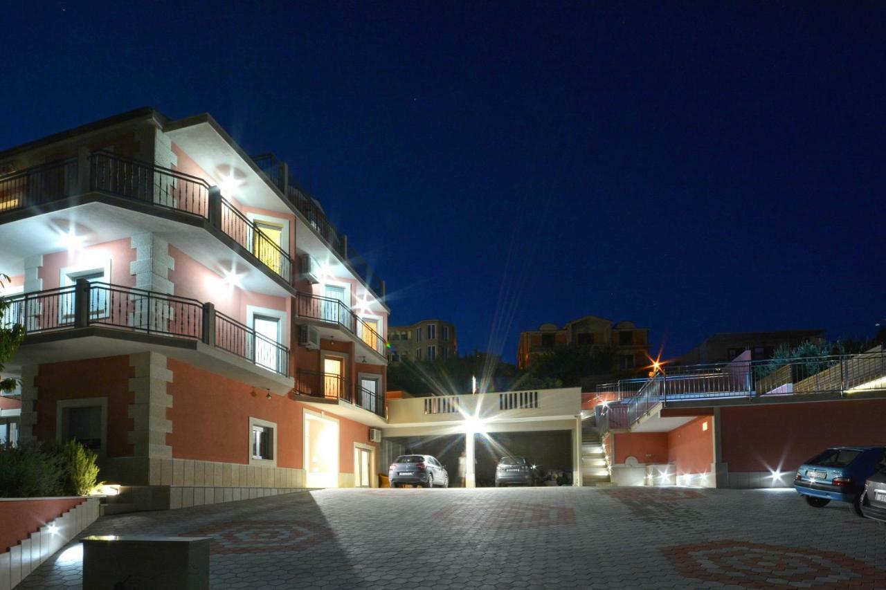 Apartman Lucic Apartamento Split Exterior foto