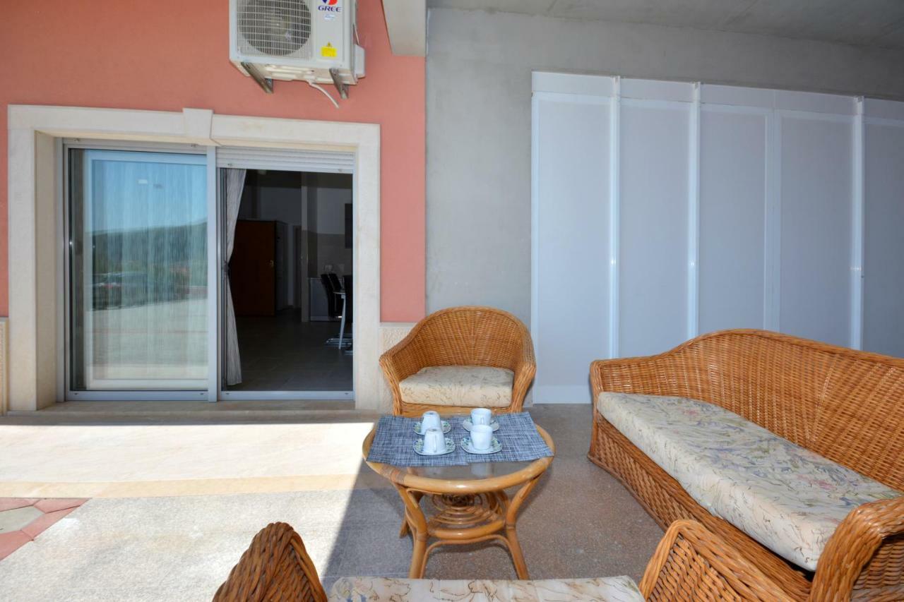 Apartman Lucic Apartamento Split Exterior foto