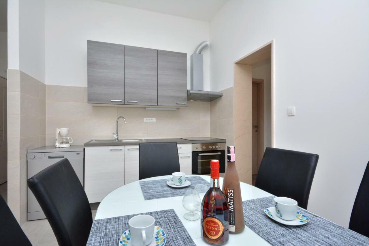 Apartman Lucic Apartamento Split Exterior foto
