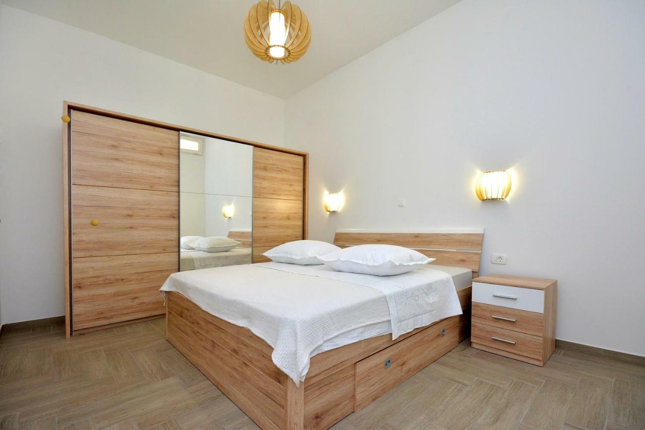 Apartman Lucic Apartamento Split Exterior foto
